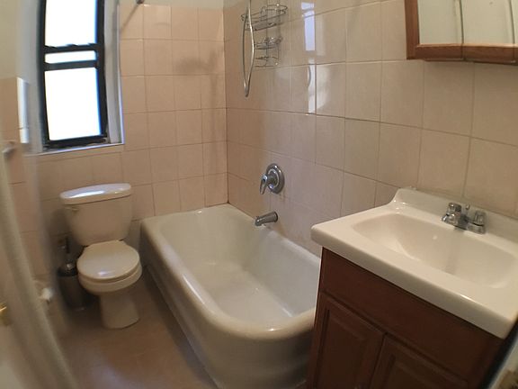 4th image of 254 Seaman Ave APT D1