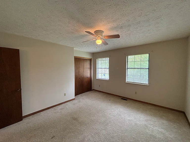 113 Goldenview Ln — Photo 7
