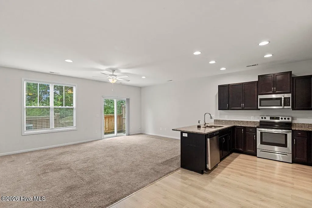 3 bed, 2.5 bath, $1,850 — Photo 1