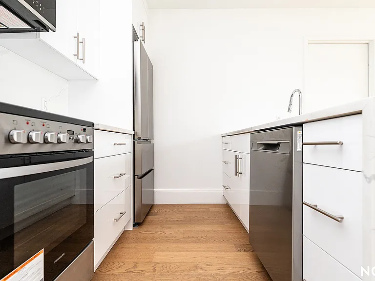 14-27 28th Ave #501A — Photo 3