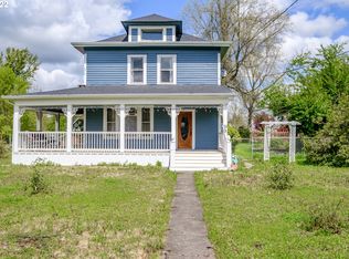 1448 Pine St, Silverton, OR 97381