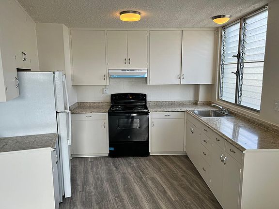 3rd image of 1630 Kewalo St #102