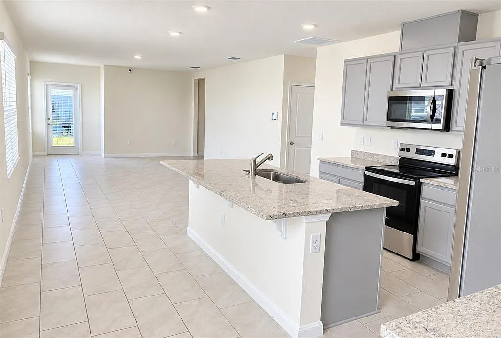 4 bed, 2.0 bath, 1688 sqft, $2,200 — Photo 4
