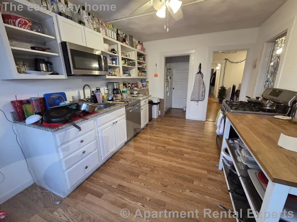 25 Fairfield St APT 1, Cambridge, MA 02140