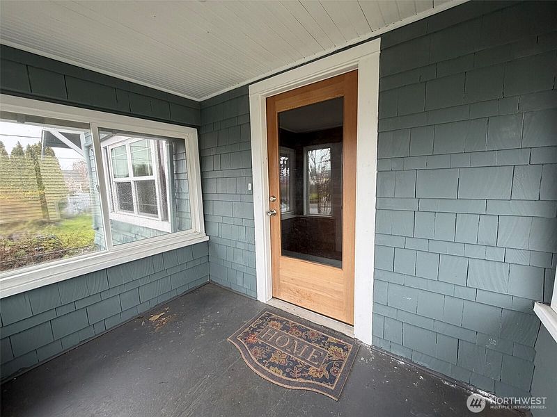 4th image of 918 W Cushing Street