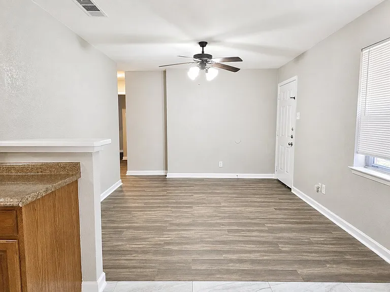 4412 Central Ln — Photo 5
