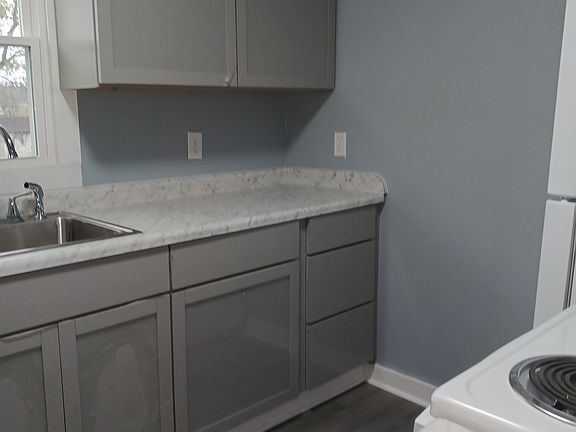 4th image of 416 W 2nd St
