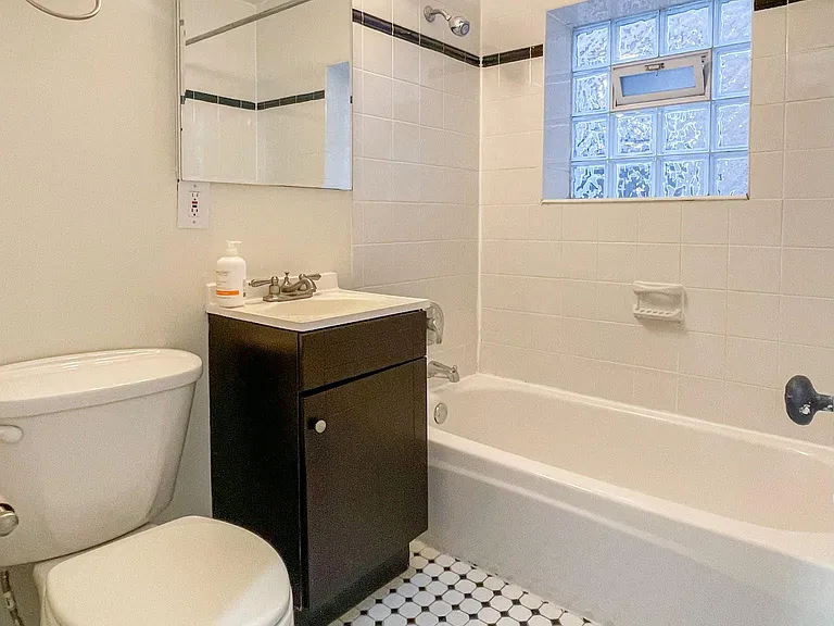 1613 W Berwyn Ave #1 — Photo 13