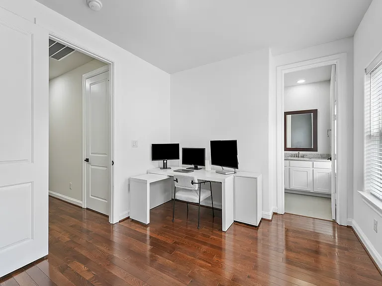 5747 Kansas St — Photo 22