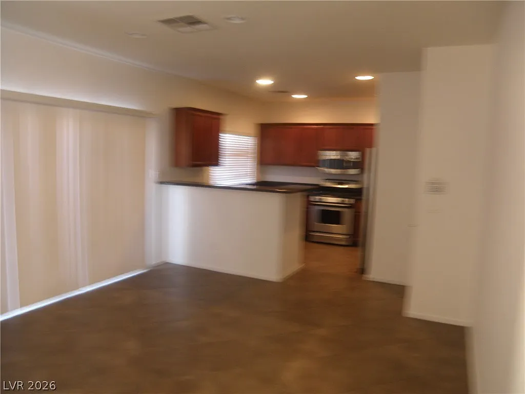 3 bed, 2.5 bath, 1595 sqft, $1,845 — Photo 4