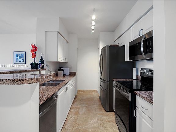 4th image of 1155 S Brickell Bay Dr #805