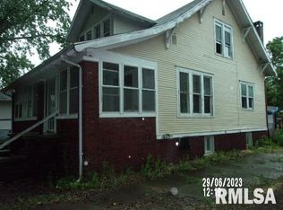 1012 Lafayette St, Beardstown, IL 62618