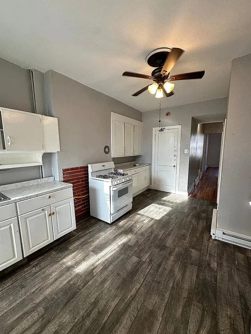 Charming 2BR Duplex in Albany — Photo 3