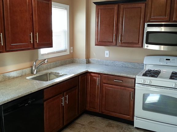 kitchen with microwave and dishwasher
gas cooking
8''6" X 11''2"