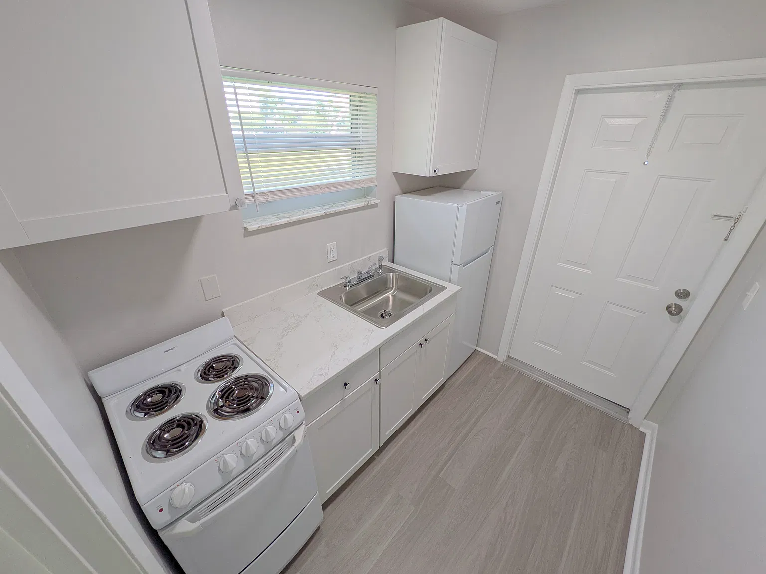 Studio, 300 sqft, $1,450 — Photo 2