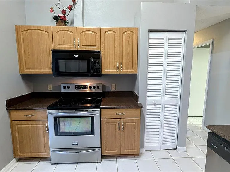 926 Chelsea Way — Photo 3