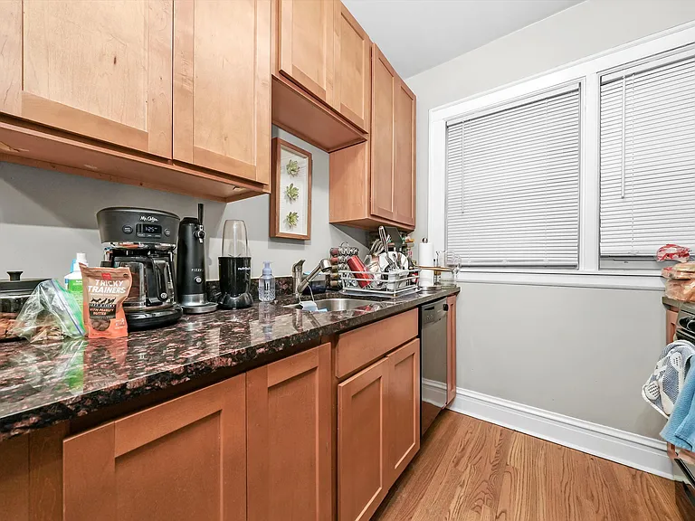 1929B Grove Ave #203 — Photo 8