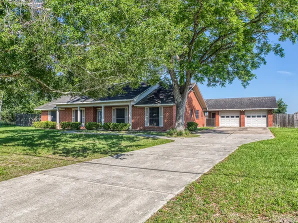1687 Eagle Lake Rd, Sealy, TX 77474