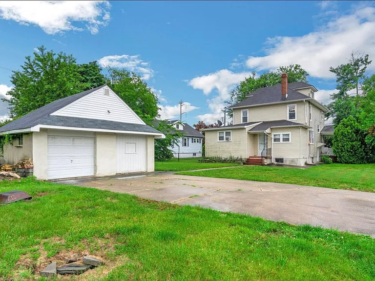 117 Station Ave #B — Photo 3