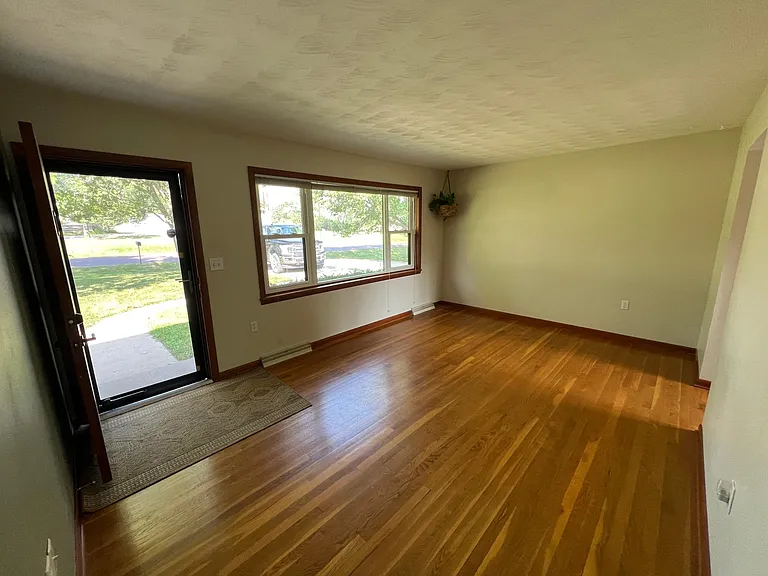800 N West Park Ln — Photo 5