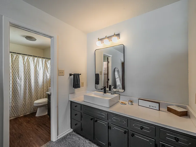 302 W Hale Ave — Photo 9