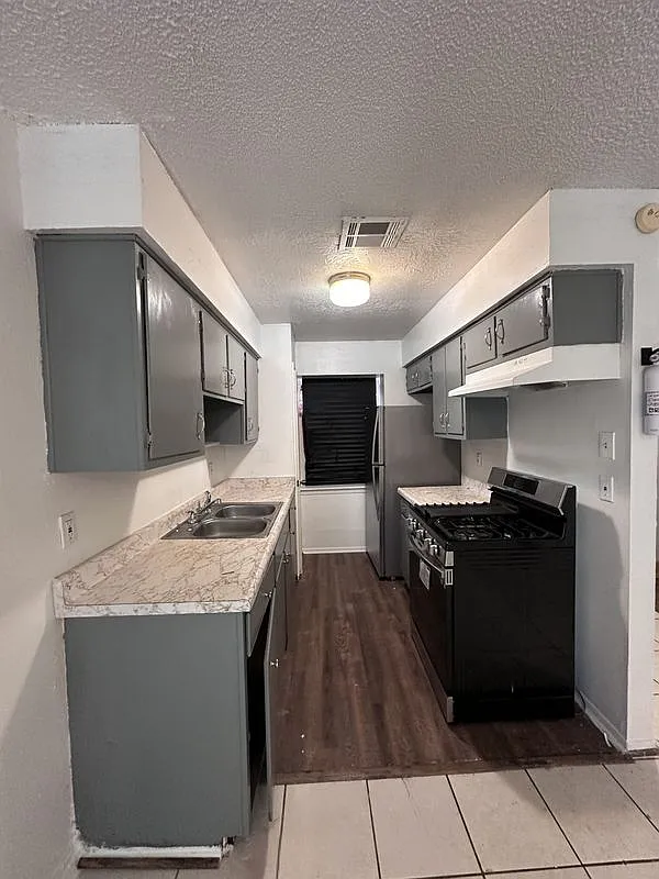 3 bed, 1.5 bath, 1200 sqft, $1,400 — Photo 4