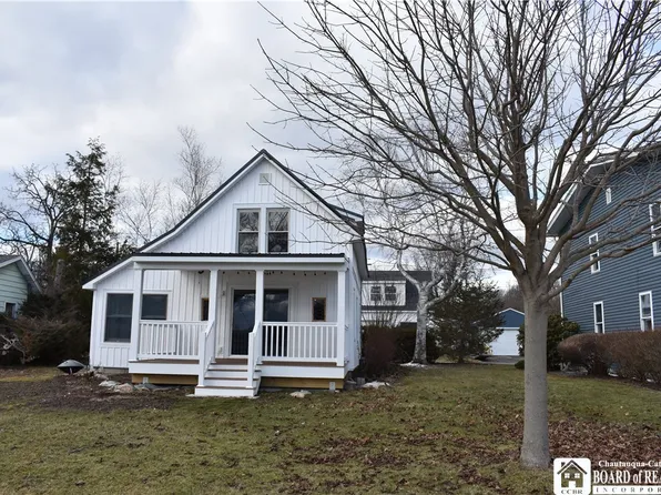 3389 Bonita Dr, Jamestown, NY 14701