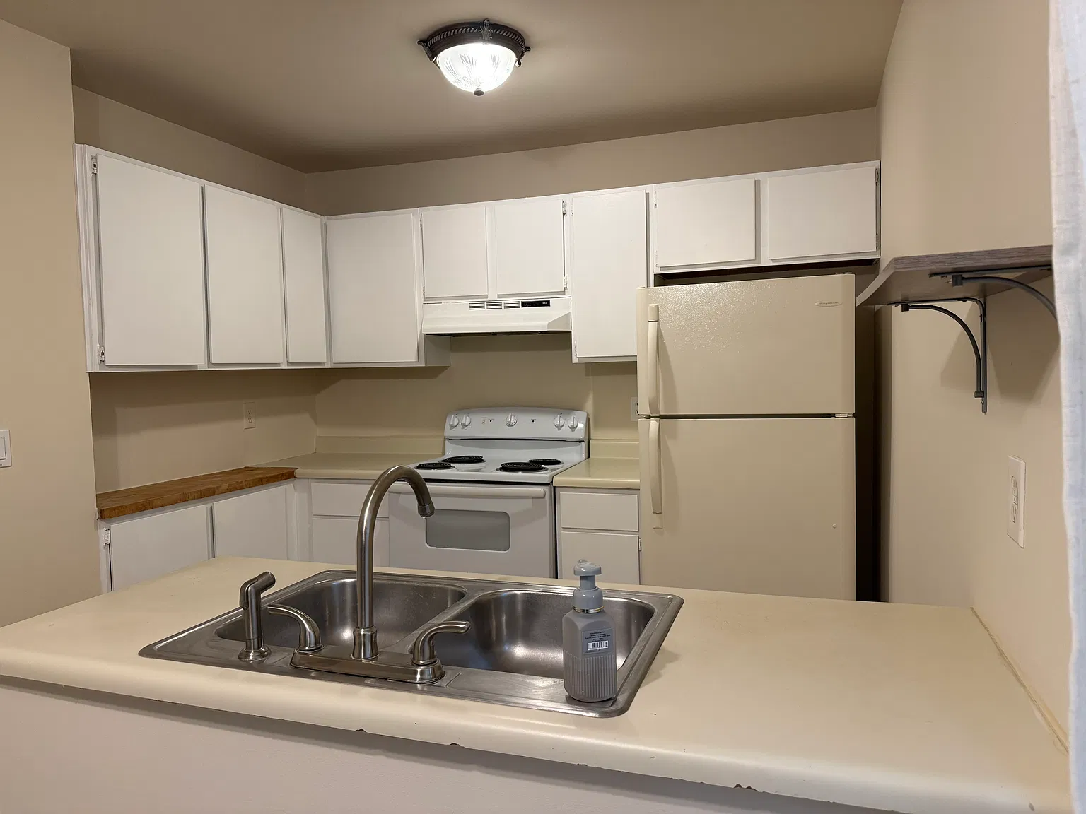 2 bed, 805 sqft, $1,400 — Photo 1