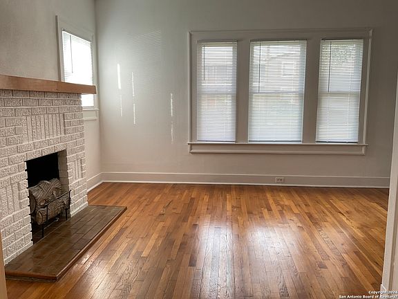 4th image of 240 W Norwood Ct