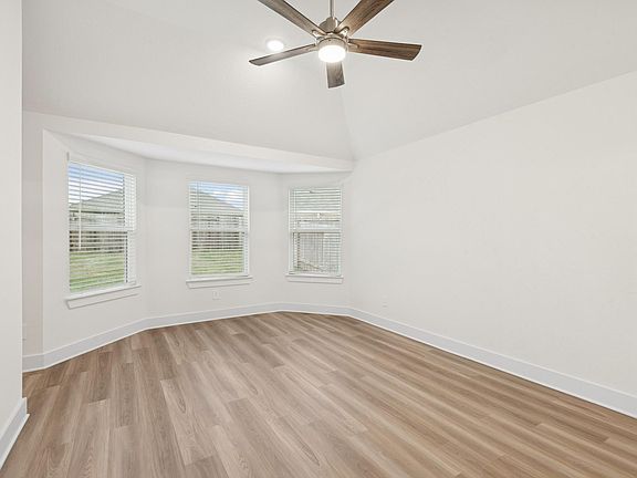 4th image of 582 Bluebell Maiden Ct