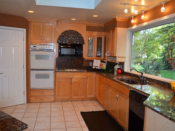 5th image of 4466 N Park Dr