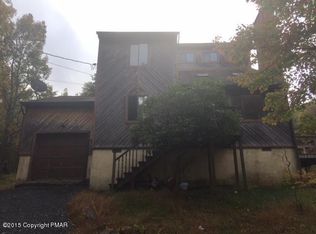 504 Grouse Ct, Bushkill, PA 18324