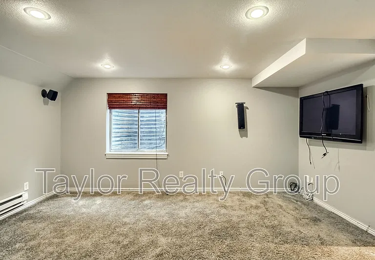 13460 Vine St — Photo 23