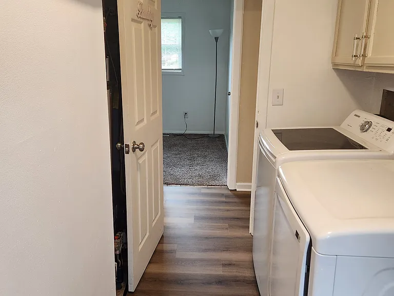 332 N River Rd — Photo 25