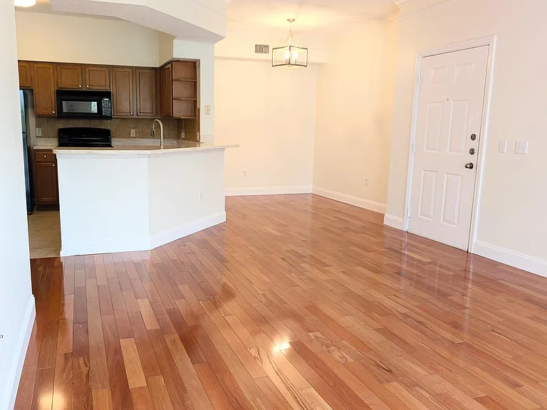 3210 Myrtlewood Cir E — Photo 3