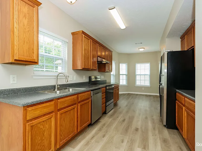 11 Wynfield Ct — Photo 2
