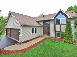 1202 Amber Ln, Faribault, MN 55021