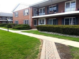 2818 Dundee Rd #1C, Northbrook, IL 60062