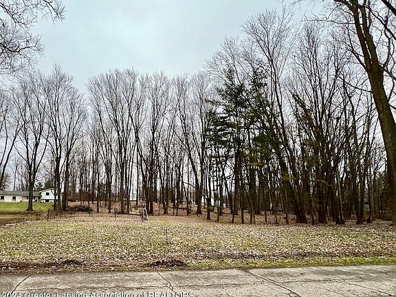 2nd image of 908 Shawano Dr