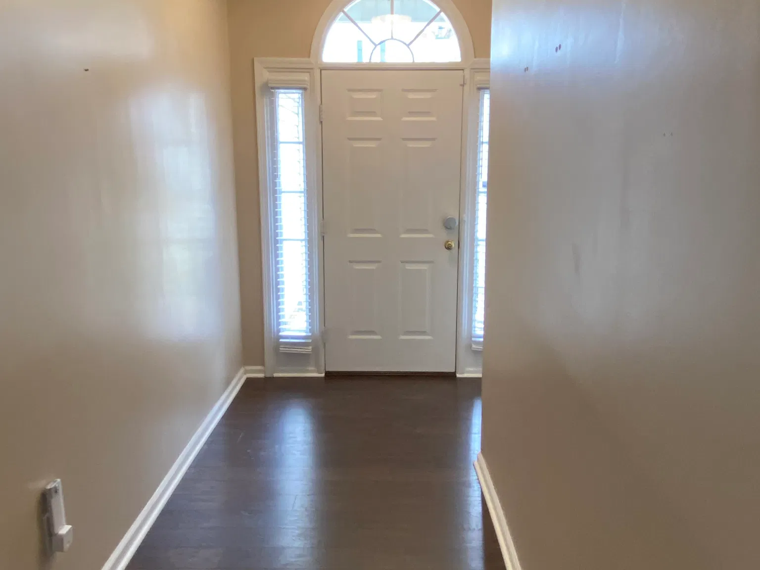 3 bed, 1821 sqft, $1,960 — Photo 2