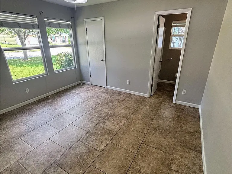 1903 Aberdeen Dr — Photo 5