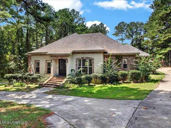 14 Bedford Forrest Ln, Hattiesburg, MS 39401