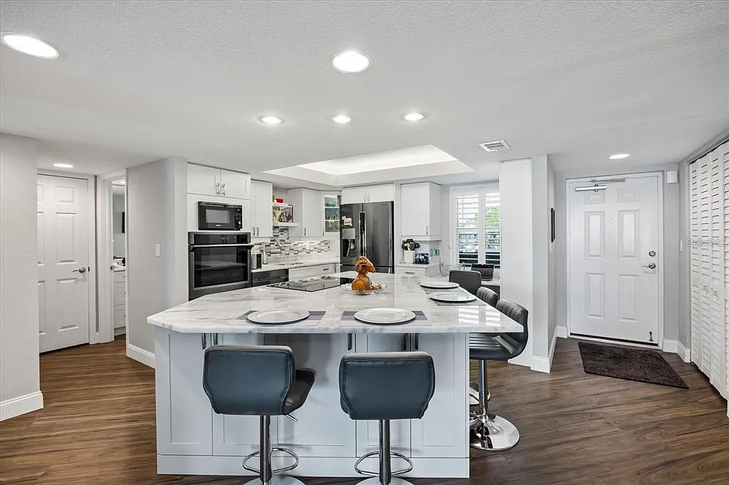 2 bed, 2.0 bath, 1700 sqft, $2,900 — Photo 3