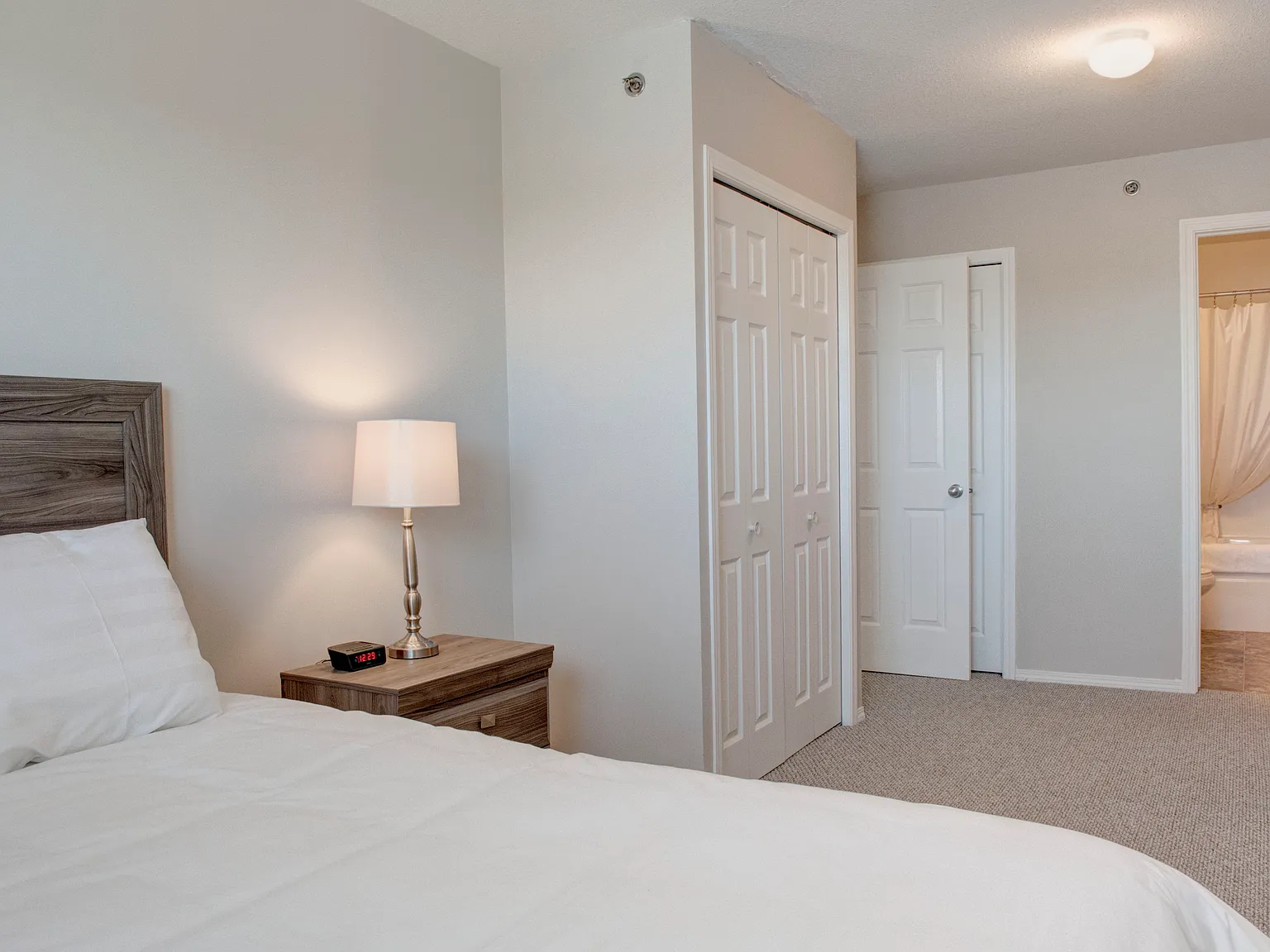 Lakewood Manor Apartments — Photo 4