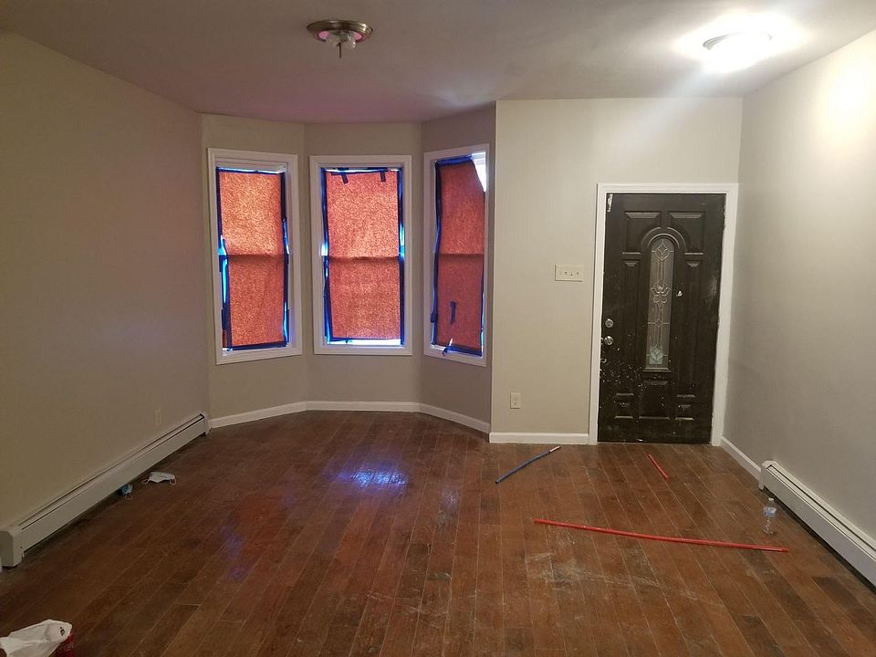 1st image of 27 William St