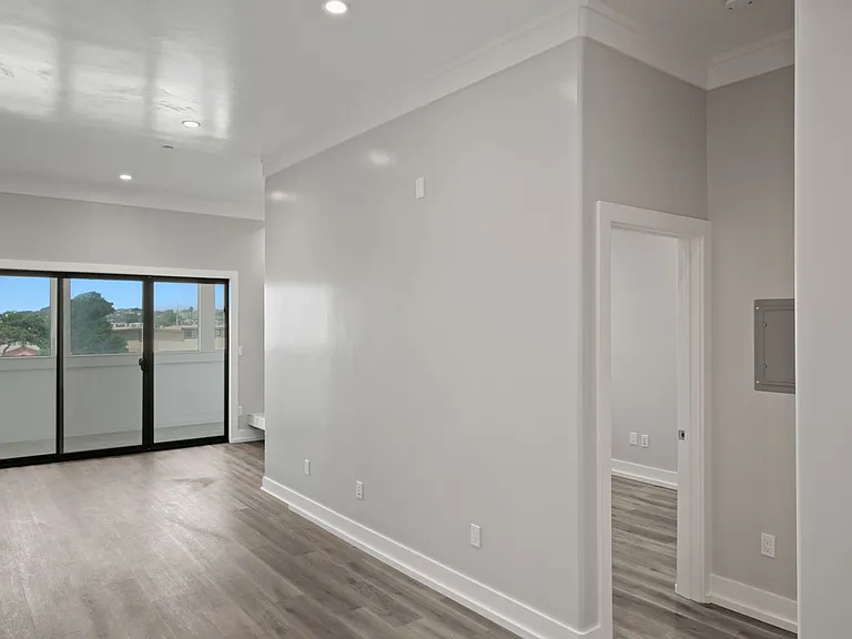 1104 Broadway Ave #7 — Photo 8