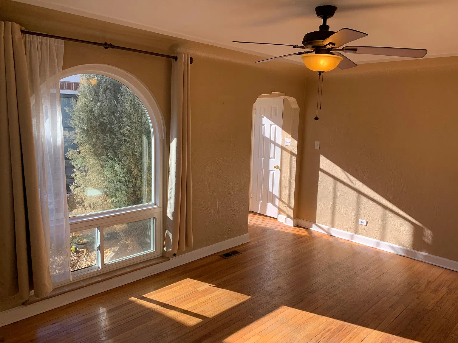 2 bed, 900 sqft, $2,000 — Photo 3