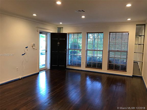 3rd image of 304 Manor Pl