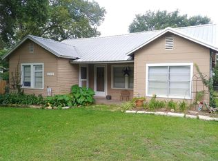 528 S Tesch St, Bellville, TX 77418