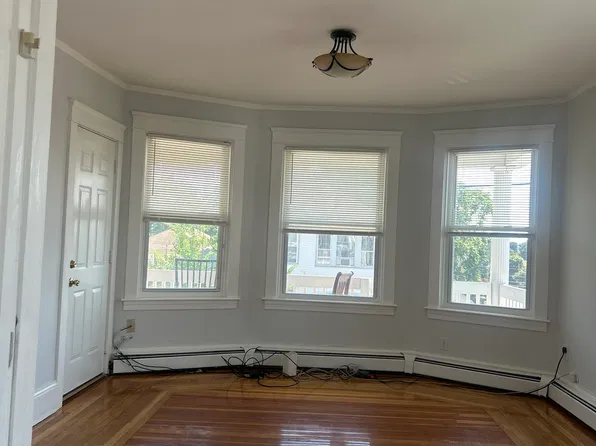 23 Boutwell St, Pawtucket, RI 02860